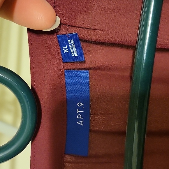 Women's Blouse - Picture 2 of 5